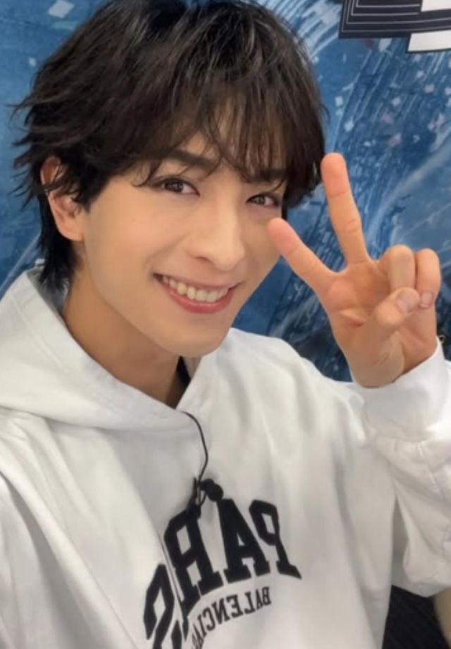 お気に入りのフーディーを着てパシャリ！FANTASTICS・木村慧人が最新の自撮りショットを公開