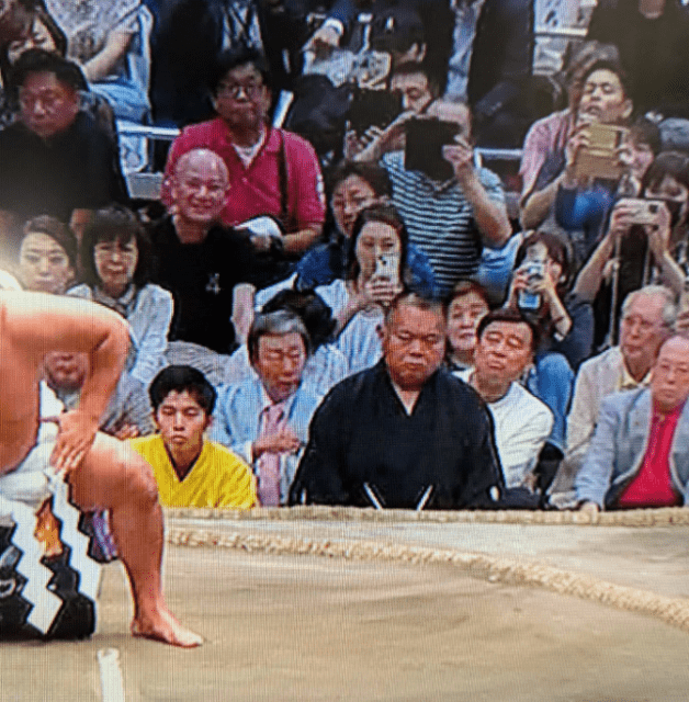 「正面で、よ〜く映ってます」夢グループ歌手・保科有里、相撲中継に写った