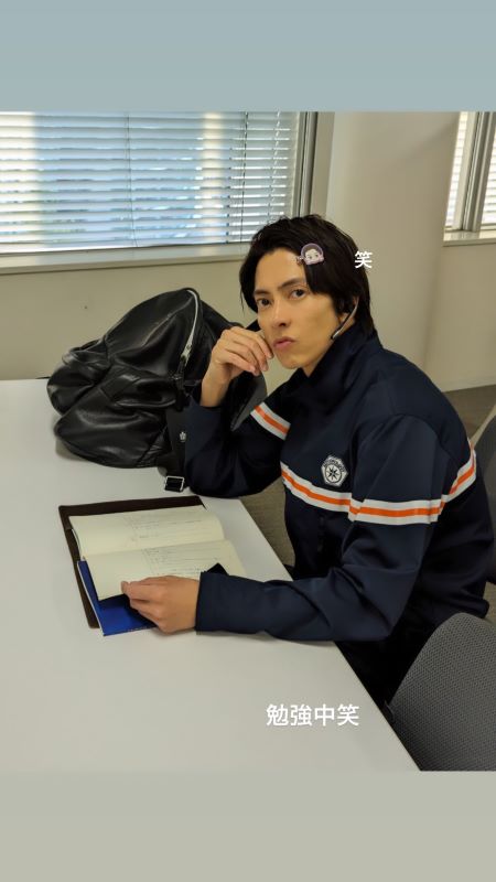 山下智久の勉強ショットがあまりにもかっこよすぎると話題に