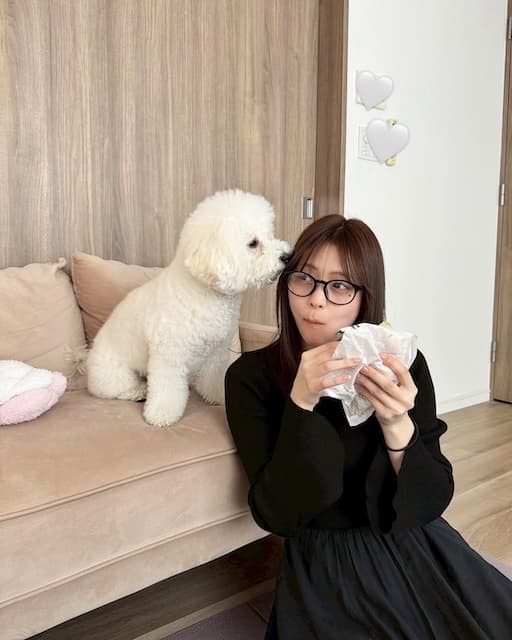 「ハンバーガーあげられなくて ごめんね、の顔です」田﨑さくら、ペットからハンバーガーをねだられる！？