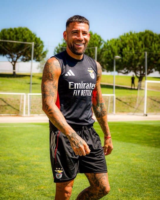 背番号“30”と笑顔が象徴するもの　オタメンディの投稿に注目集まる