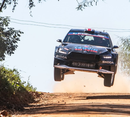 「SKODAが舞う！」ラリー・パラグアイで圧巻ジャンプショット公開