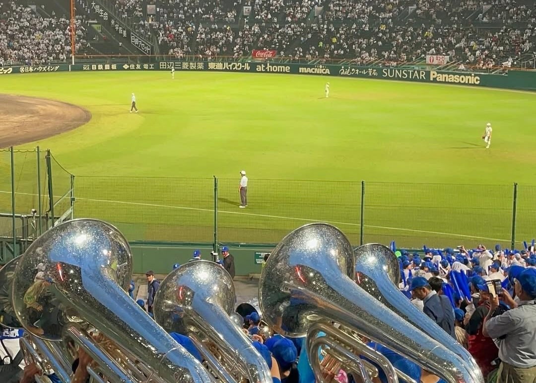 雨のアルプスに響いた戦闘開始　東邦マーチングバンドが豊橋中央を全力応援