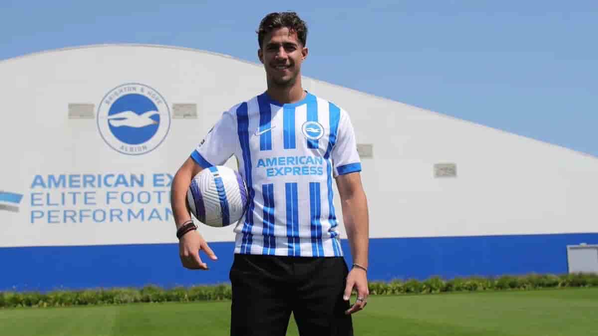 コストゥラスがブライトン加入を正式発表！総額37億円の大型契約に注目