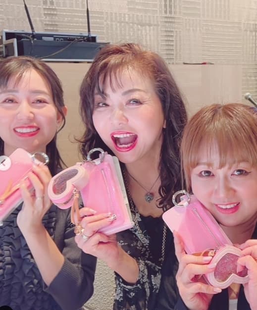 人気女性芸人〇〇がまぐろ入刀式!?ajew 15周年パーティで特別なひととき!オシャレな携帯ケース