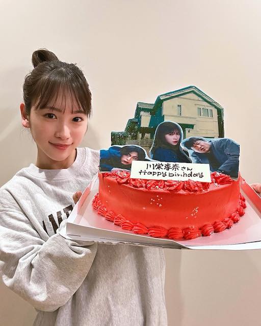 川栄李奈が29歳のバースデー🎂 ユニークなケーキも話題に✨