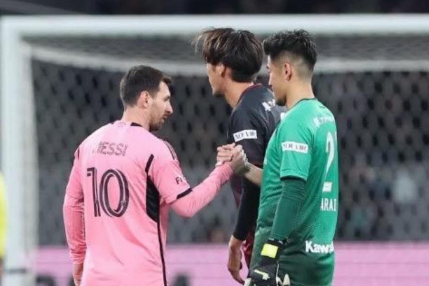 インテル・マイアミ戦でPKストップの新井章太がメッシとの2Sを公開📷