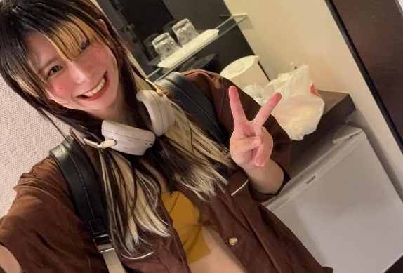 「くっそ可愛い」元サッカー選手の美女、キュートな”スーパー・エクスプレスショット”を披露！「とびきり可愛いのに真顔なったら綺麗」