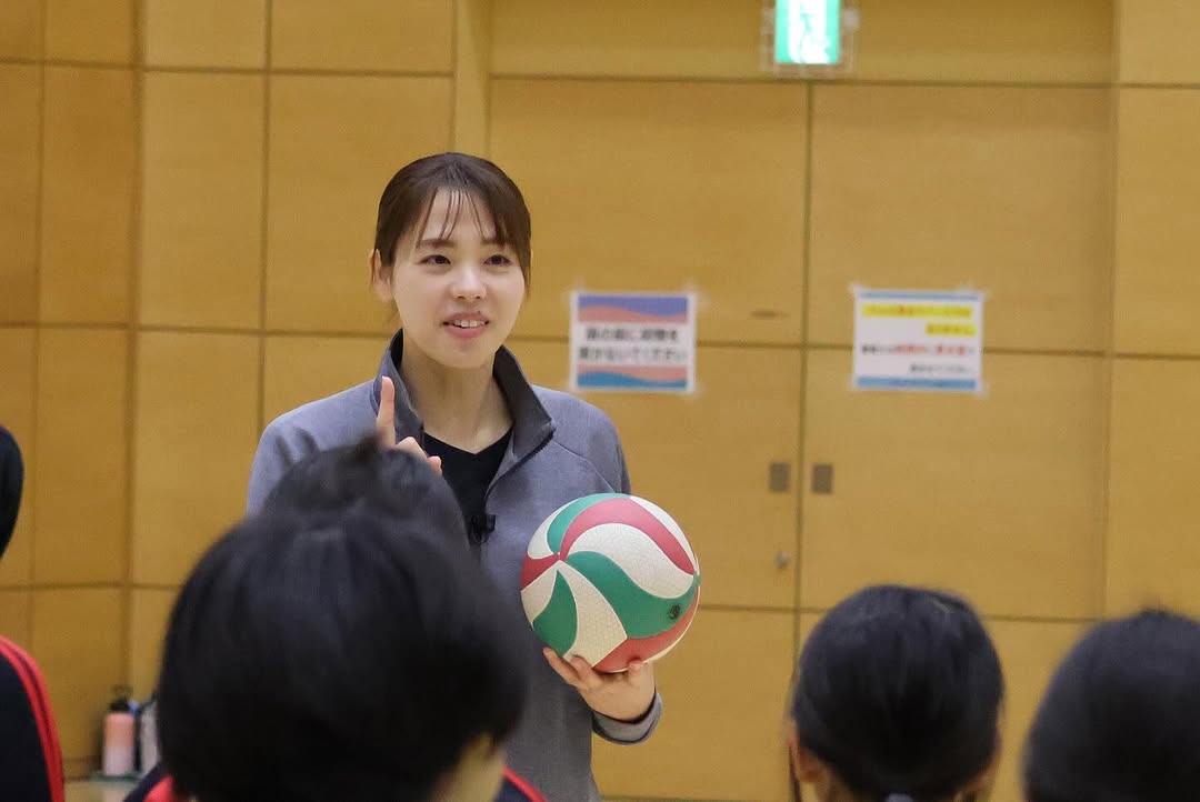 迫田さおりが小学生とバレーボールで交流！感謝の思いを綴る