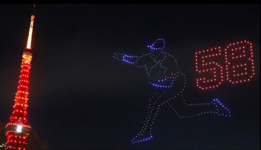 巨人の新人王が東京の夜空に浮かびあがる！船迫大雅がドローンショーの様子を公開！