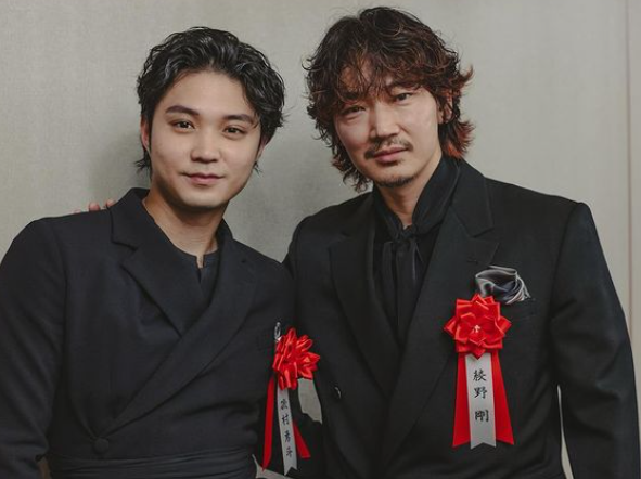 磯村勇斗が「敬愛する兄貴」との2Sを公開し話題に📸✨