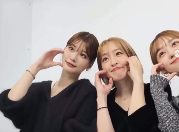 大沢あかね　久々の猫耳復活!? 緊張しながらも映えたにゃん！