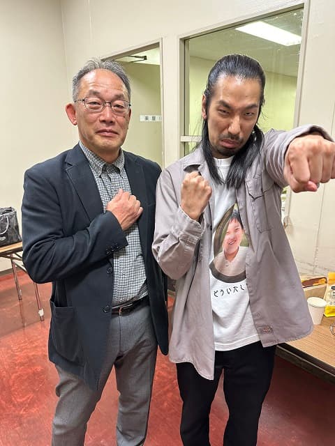 「マジ父」オズワルド 畠中があの人気芸人と父親のツーショットを投稿