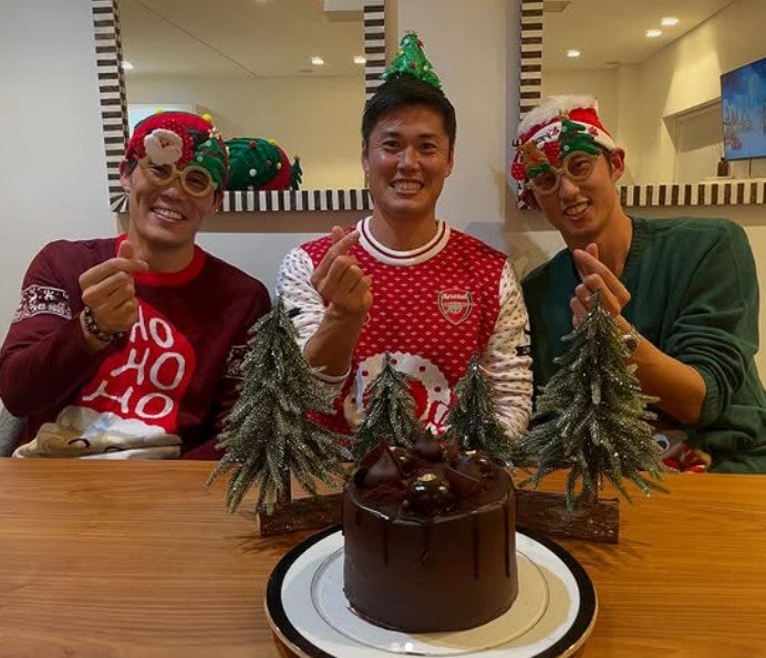 「2人とも元気そうで良かった」怪我で離脱中の冨安＆伊藤があの“大先輩”と聖夜をお祝い