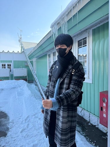 「氷雪剣フロスト=シュバルツ」はじめしゃちょー　極寒の中見つけたのは伝説の剣！？喜びが隠せない様子を公開！！