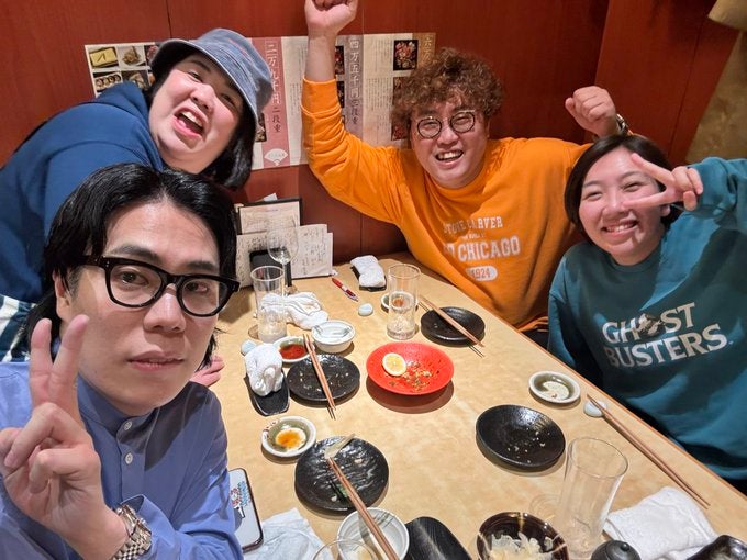 「歯医者でもこの距離では見ない」ファンも驚く距離感で令和ロマンのくるまが見ていたものとは