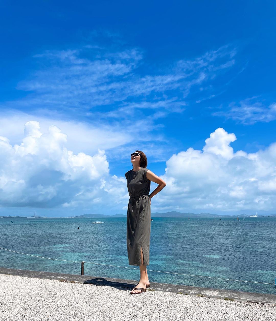 狩野舞子さんが青空の下で撮影したThe・夏ショットを公開🌞「素敵❣️です」