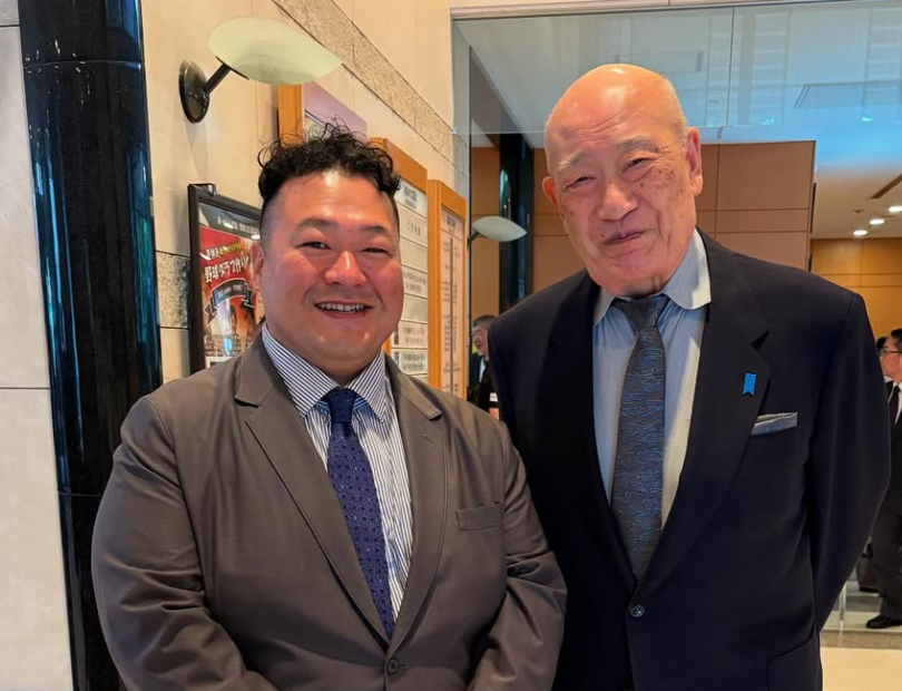 感慨の一日！豊ノ島が師匠の米寿を祝福し笑顔の2ショット