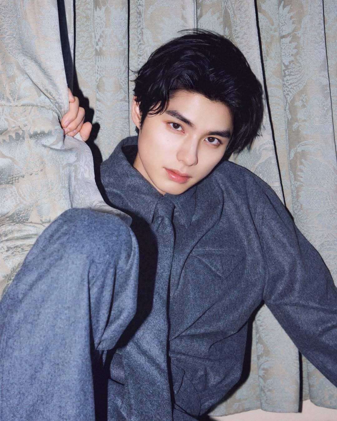 思わず見入った…本田響矢、クラシカルな装いで切り取られた“静かな色気”