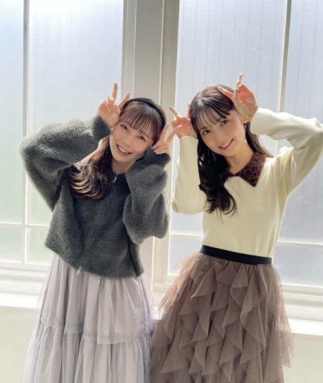 道重さゆみ、渡辺美優紀と一緒にうさちゃんピースを披露「可愛くってたまらない〜」とファンをメロメロに