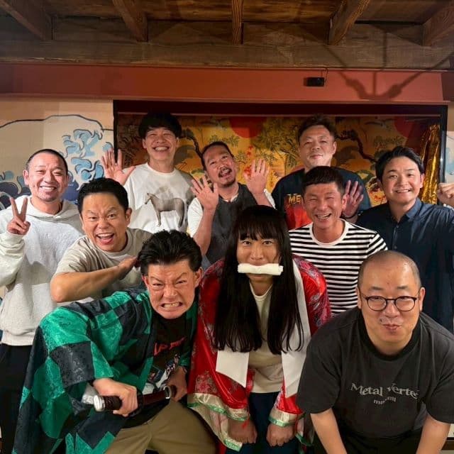 千鳥ノブ、ライブの打ち上げは〇〇のコスチュームで食べる焼肉屋さんへ？！豪華芸人らとのショットを公開！