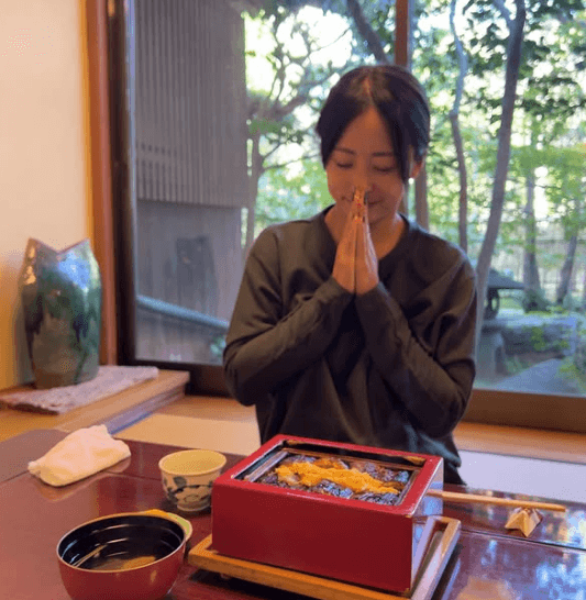 「色っぽい…」美女プロテニス女子・園田彩乃、柳川名物を食すグルメシーンすら美しいと大絶賛「天下無双状態」