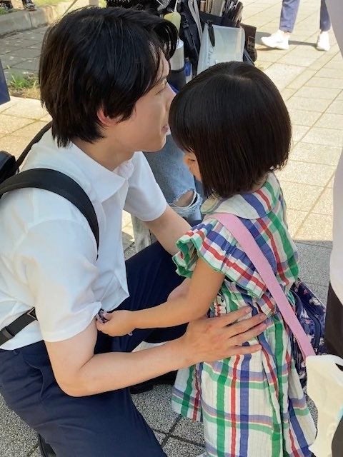 「もう違和感ゼロ」SixTONES・松村北斗と話題の子役が”親子すぎる”