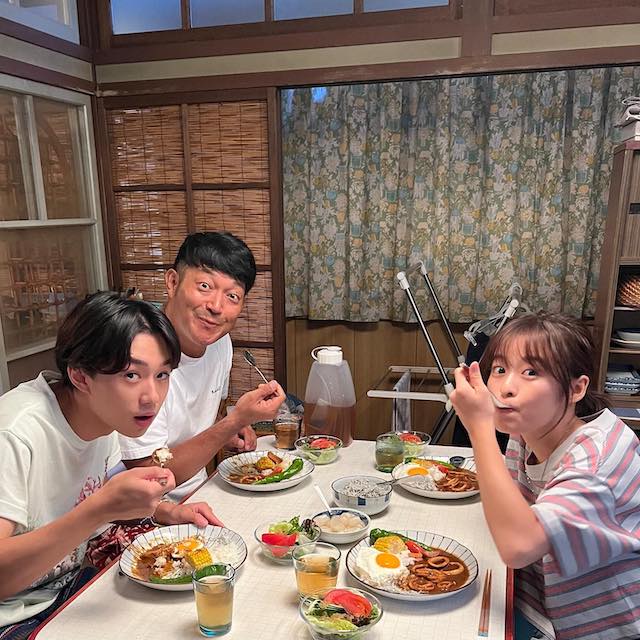 「なっつん特製カレー食べたい🍛」真夏のシンデレラで話題の家族ショットに大反響💕