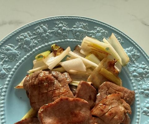 中川翔子、自分で焼いた牛タンを披露！レモンを添えて「しあわせ～」