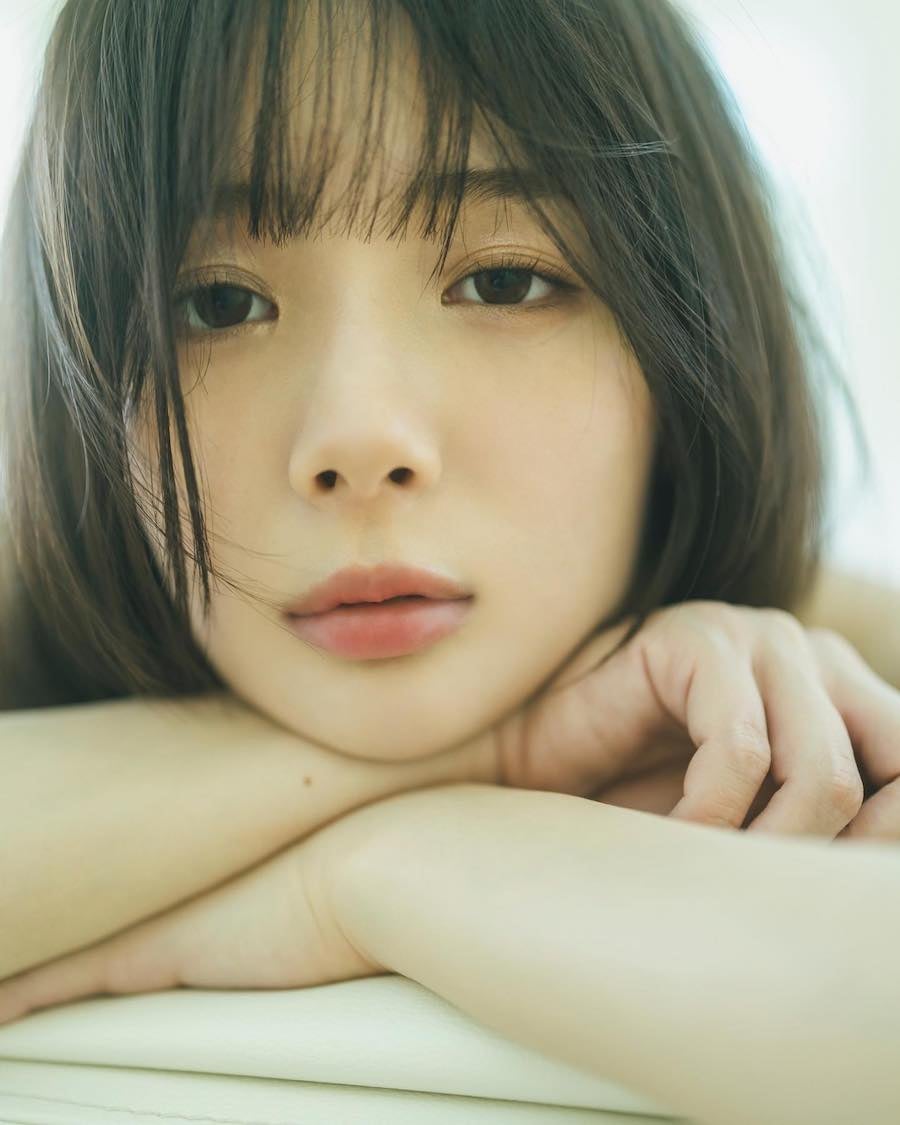 モデルとしても活躍の人気雀士が写真集発売「色気が溢れすぎ」だと話題に