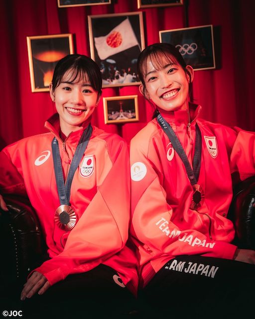 バドミントン・松山奈未が「シダマツ」ペアのメダルを下げた２ショットを公開 海外から賞賛の嵐