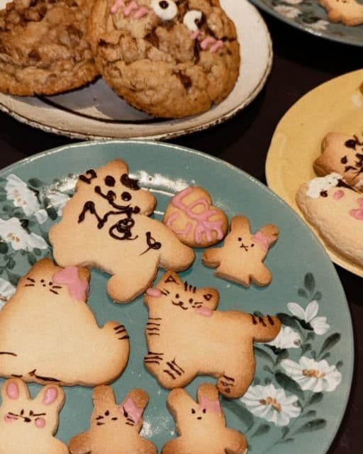 紗栄子、楽しい休日の様子を公開！愛犬がクッキーの焼き上がりを待つ姿がかわいすぎる！