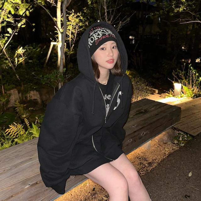 中町綾が際どいショットを披露「下履いてるか履いてないかは君の想像に任せる。」