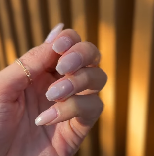 栗原恵、美しいネイルを披露！ファンから「赤が似合いすぎる」と絶賛の声続々！！