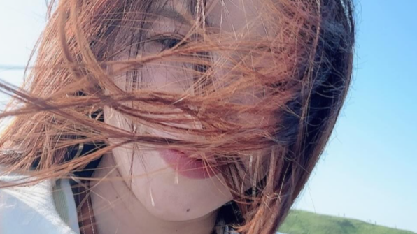 手島優が“夏の予行練習”ショットを公開！「暑すぎじゃない？」の一言に共感続出