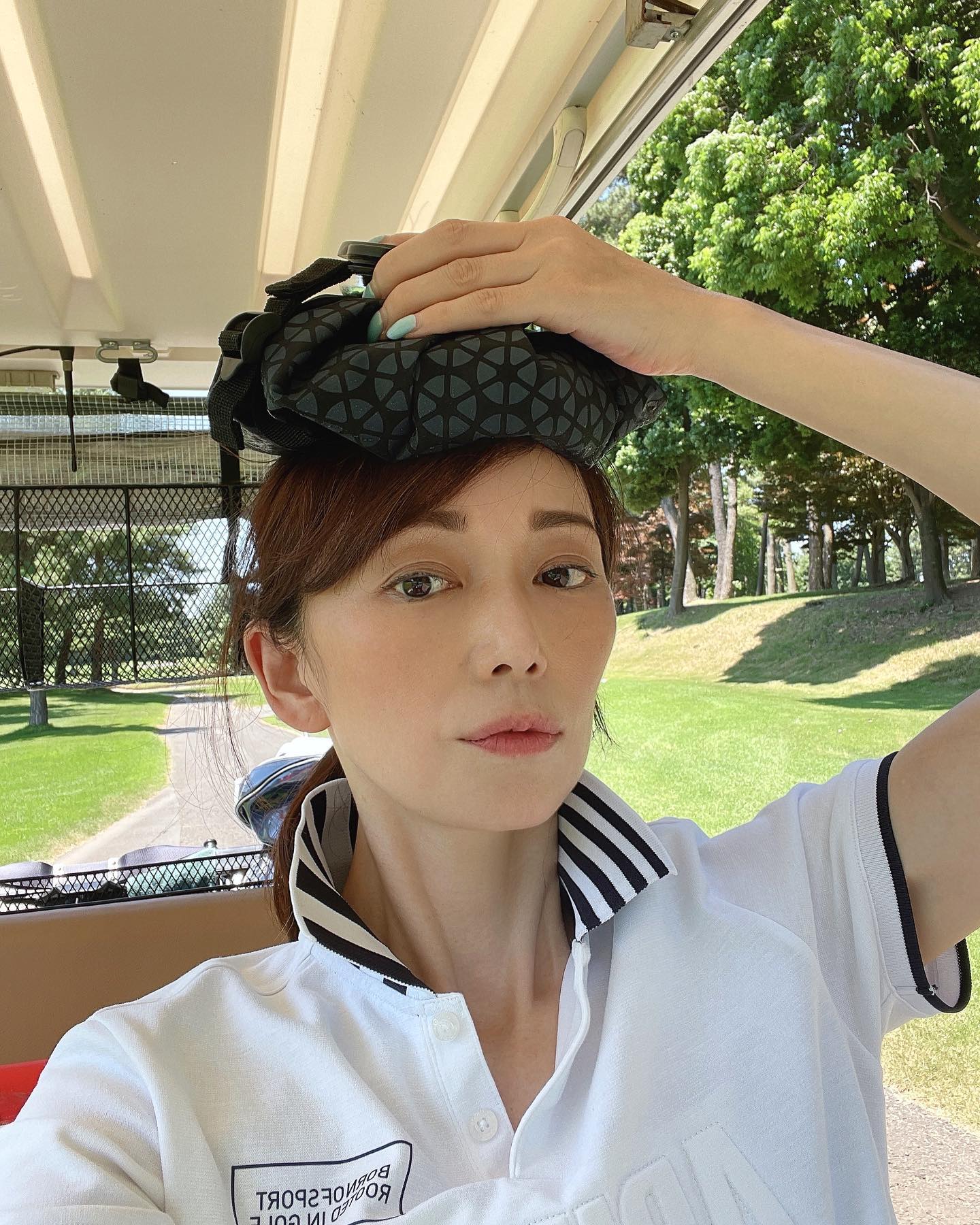 葉月里緒奈さんがゴルフ場でのセクシーショット披露❤️「変わらず本当にお美しいですね✨」