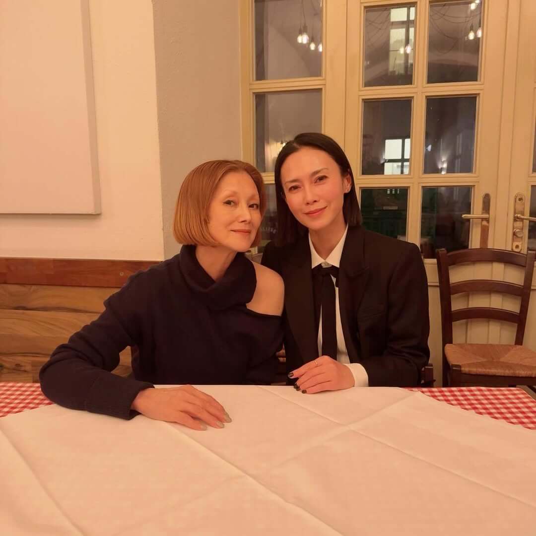 夏木マリ、ウィーンで中谷美紀と再会！