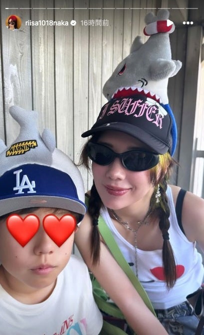 仲里依紗がトカゲくんとツーショット