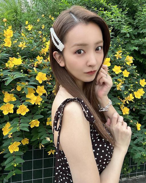 「もはや、まちがいさがし？」板野友美がそっくりショットを公開し話題に💗✨