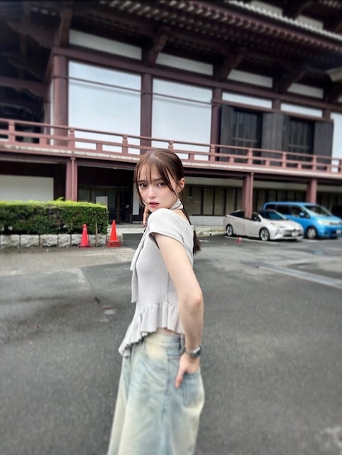 坂巻有紗、夏仕様の明るいヘアカラーを披露「暑すぎてずーーっと髪結んでます」