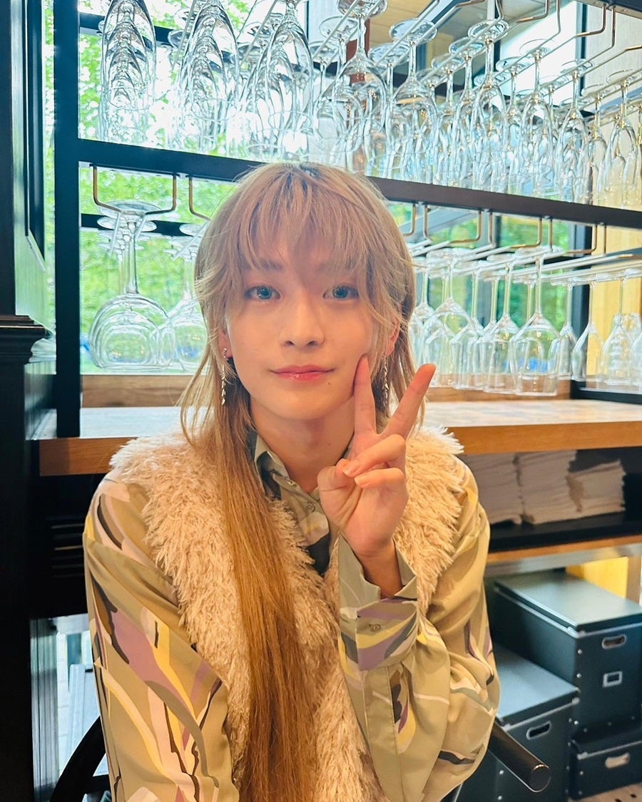 高橋文哉の金髪ロング姿に「なんですかこの美少女は…？」