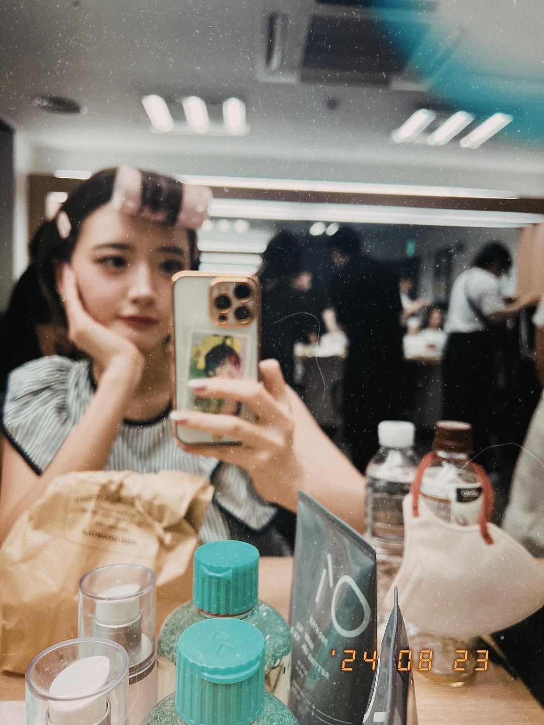 山根綺、韓国オフショットを披露「おしゃれすぎる」と話題に