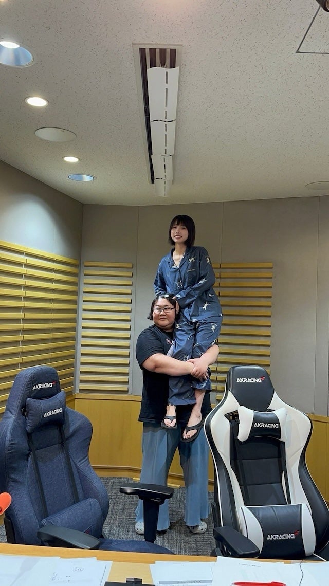 あのちゃんが人気女芸人とあのポーズを再現！？「これは秀逸」「パワーすごい」