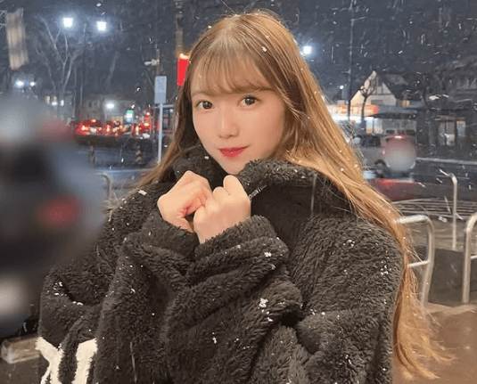 「美の女神！」元プロ野球チアリーダー、雪が舞う大地で”あったか・ヴィーナスショット”を披露「美〜〜〜！」