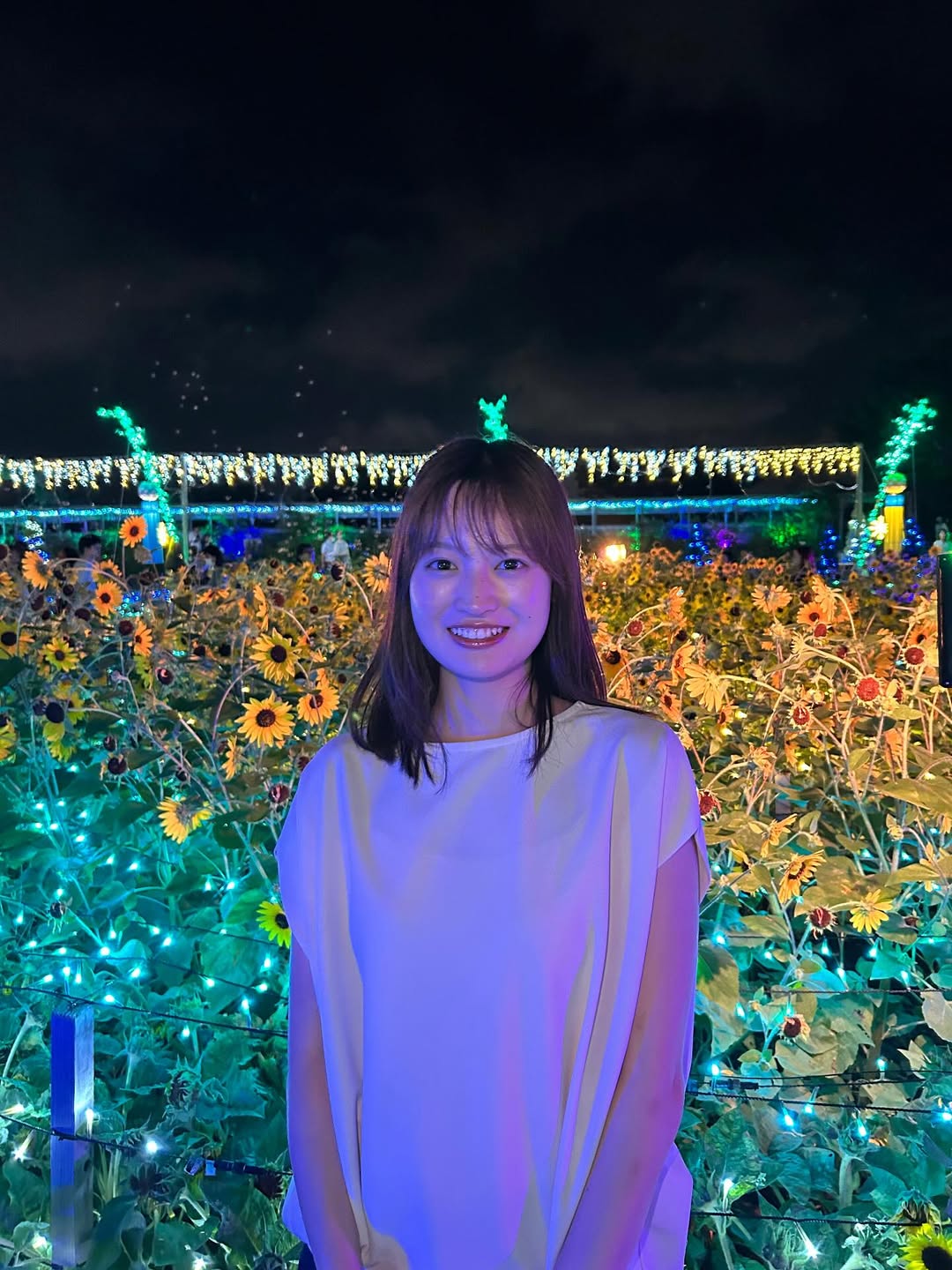 「感動します」「可愛いすぎだよ」khbアナウンサー・井口亜美の夜のひまわりショットにファン癒される