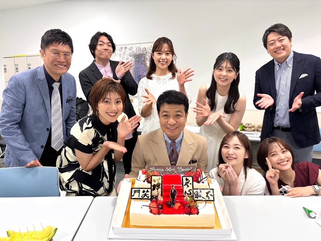 「58歳も頑張りまーす！！」タレント兼俳優・中山秀征、シューイチのメンバーと誕生日を迎える