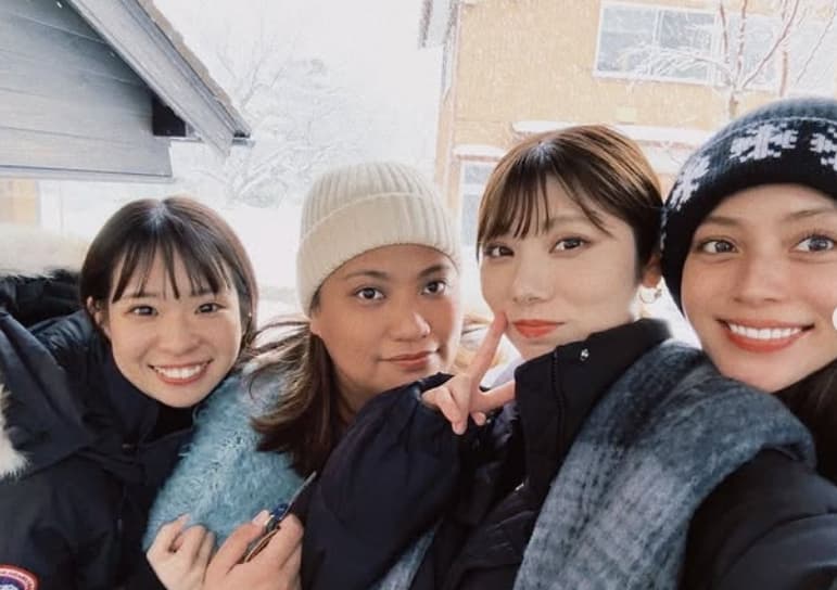 「みんな可愛い‼」滝沢カレン、小学生からのお友達との仲良しショットにファン歓喜