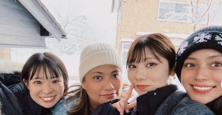 「みんな可愛い‼」滝沢カレン、小学生からのお友達との仲良しショットにファン歓喜