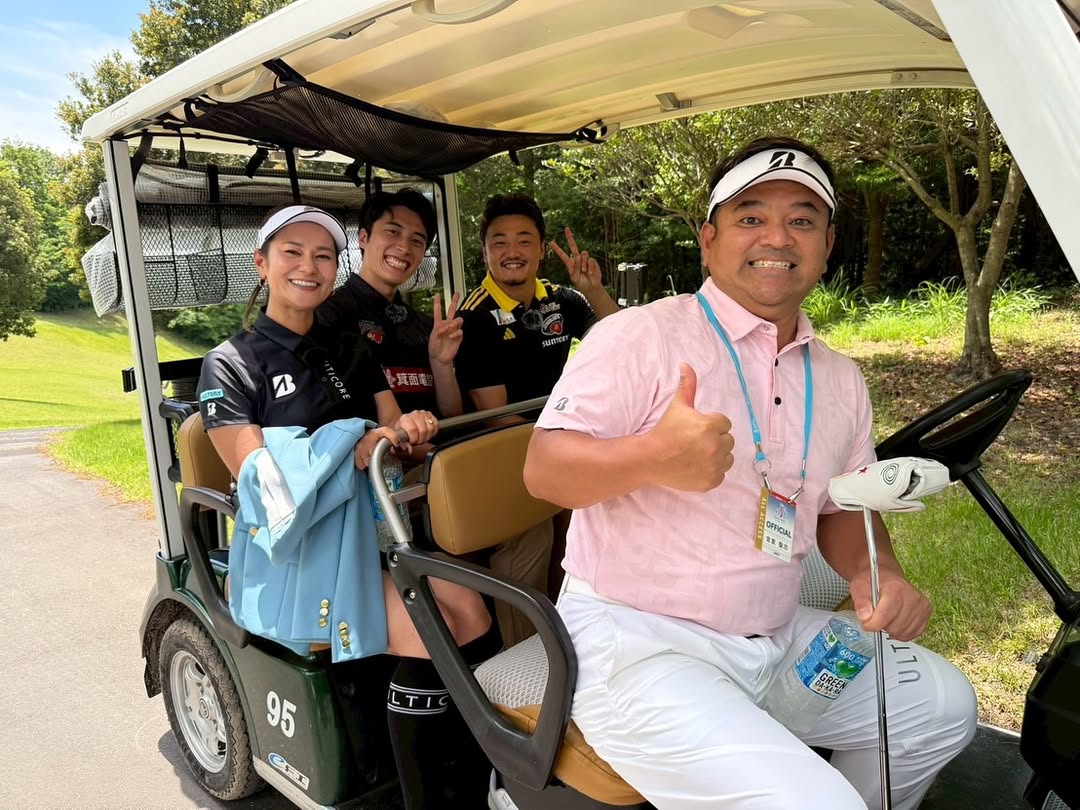 “ゴルフ超初心者”髙橋塁、サントリーレディース初体験！