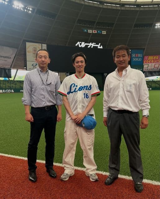 「もう大興奮」辰巳雄大、”人生で初めてファンになった人”と記念撮影で所沢の野球少年に戻る！